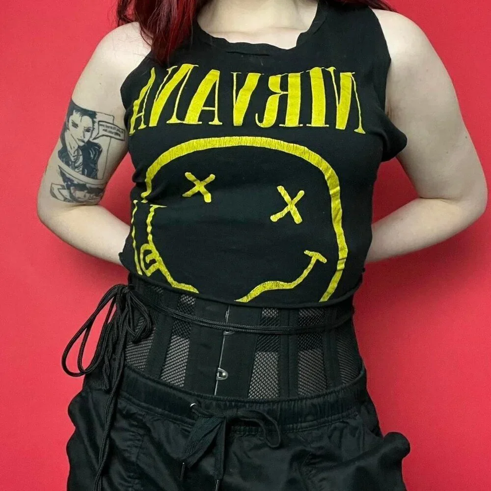 Forever 21 / Cut to crop nirvana top 🖤💛​​​​​ - Picture 2 of 5